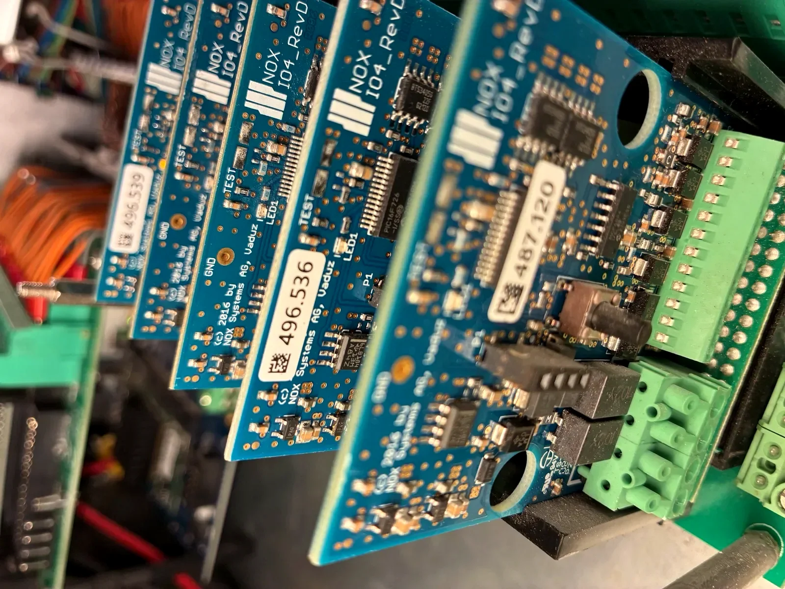 Placas de control y electrónica de una instalación de domótica en Ibiza — MiIA